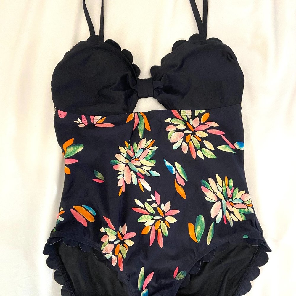 Scallop Detail - 1 Piece Swimsuit (NWT) & SPF 50 Sun Protection!